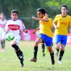 Acción de la semifinal de la Copa Coca Cola de fútbol en Santiago