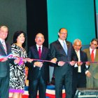 El presidente Danilo Medina corto la cinta para abrir la feria, acompañado de la vicepresidenta Margarita Cedeño, los ministro  Carlos Amarante Baret y   José Antonio Rodríguez, y  funcionarios de Cultura