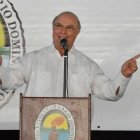 El ex presidente Hipólito Mejía llegó al club Los Prados acompañado de una comisión de altos dirigentes del Partido Revolucionario Dominicano(PRD) que pertenecen a su facción, para dar inicio a un encuentro nacional del ?PRD Mayoritario y Moral?.Hoy Félix de la Cruz -23-02-2014