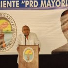 El ex presidente Hipólito Mejía llegó al club Los Prados acompañado de una comisión de altos dirigentes del Partido Revolucionario Dominicano(PRD) que pertenecen a su facción, para dar inicio a un encuentro nacional del ?PRD Mayoritario y Moral?.En foto-Hugo tolentino Dipp Hoy Félix de la Cruz -23-02-2014