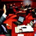 Los senadores aprueban la ley que favorece a los nacidos aquí de padres extranjeros indocumentados