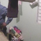 Fotografía muestra cuando el fiscal de Ocoa supuestamente saca la pistola de su bolsillo.