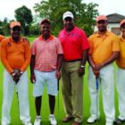 Integrantes del equipo Los Peluses, campeón en torneo de golf