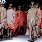 Un modelo fue registrada este miércoles al desfilar durante el "Latin Trends", en Santiago de Chile, la vitrina de la moda latinoamericana en Chile. EFE