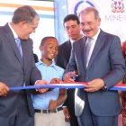 Danilo inaugura escuela SDE