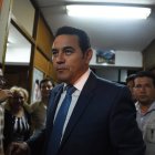 Guatemalan presidential candidate for the National Front of Convergence (FCN) party, Jimmy Morales (C), is pictured after the preliminary results for the general elections, at their party headquarters in Guatemala City early on September 7, 2015. Comedian Jimmy Morales led the early count on September 7 in Guatemala's presidential election, after a tumultuous campaign sparked by the jailing of the country's leader over a corruption scandal. AFP PHOTO / Johan ORDONEZ