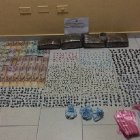 Porciones de drogas y dinero