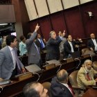 El pais.La Cámara de Diputados aprobó este martes en dos lecturas el proyecto de ley que convoca a la Asamblea Nacional para modificar el artículo 124 de la Constitución, con la intención de facilitar la repostulación del presidente Danilo Medina.Hoy/Pablo Matos  2-06-2015