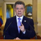 This handout picture released by Colombian Presidency press office shows Colombian President Juan Manuel Santos during a televised speech in Bogota on November 17, 2014 . Santos suspendeds peace dialogues with FARC after kidnapping of general Army General Rubén Alzate (L) , that was Kinapped in a jungle of the Department of Chocó (southwest), probably by the guerrilla of Forces Armed Revolutionary of Colombia FARC.     AFP PHOTO/PRESIDENTIAL PRESS OFFICE   RESTRICTED TO EIDTORIAL USE MANDATORY CREDIT «AFP PHOTO / PRESIDENCIA» NO SALES NO ADVERTISING CAMPAIGNS DITRIBUTED AS A SERVICE TO CLIENTS