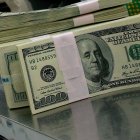 NY: Devuelven 10.000 dólares olvidados en carro de tienda