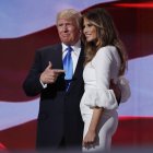 Melania Trump tilda de “inaceptables y ofensivas” las palabras de su esposo