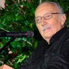 Fidelio Despradel se dirige al pÃºblico que asistiÃ³ a la presentaciÃ³n de sus memorias.