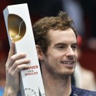 Winner Andy Murray of Great Britain (R) poses after the final match against Jo-Wilfried Tsonga of France at the ATP Erste Bank Open Tennis tournament in Vienna, on October 30, 2016.  Austria OUT
 / AFP / APA / HANS PUNZ