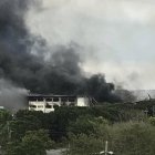 House Technology Industries durante el incendio. AP. 
