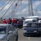 Mujer en Puente Juan Bosch