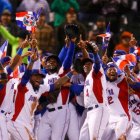 La última vez que los dominicanos y los “boricuas” se enfrentaron fue en 2013, cuando los primeros vencieron y se alzaron con el cetro del Clásico de ese año. 