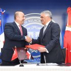 Miguel Vargas  y Mevluc Cavusoglu.