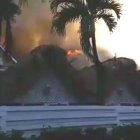 El fuego inició pasadas las cinco de la tarde en el restaurante El Mundo.