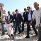 Presidente Medina durante el recorrido por comunidades de Barahona/Foto: PresidenciaRD