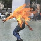 Hombre se prende fuego en una plaza en Munich