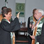 Rosario Espinal al ser investida como miembro Número de la Academia de Ciencias/osé Andrés De los Santos.
