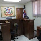Reportaje sobre la situación en la que se encuentra el Tribunal del Trabajo de la República Dominicana. Donde la mayoría de los casos son con inmigrantes Haitianos. en foto Sala 3 del Juez Presidente del Tribunal.    19-11-13  Foto: Armando Trabou