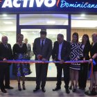 SANTIAGO.- José Antonio Oliveros (presidente) junto a ejecutivos del Banco Múltiple Activo Dominicana inauguraron una oficina en esta ciudad.      HOY      Rafael Vargas Molina