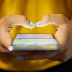 Luz de los smartphones genera afectaciones oculares, advierte estudio