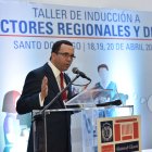 Navarro exhorta a los directores de escuela a ser transparentes, participativos y eficiente
