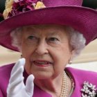 Sorprenden a un nieto de 10 años de la reina Isabel II conduciendo un coche