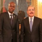 Danilo Medina (derecha) y Jovenel Moises.