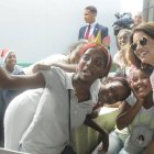 Artistas, comunicadores, deportistas líderes religiosos, y chefs se unieron a la vicepresidenta de la República doctora Margarita Cedeño para llevar la alegría de la Navidad a 350 niños, niñas y adolescentes en situación de calle en un almuerzo realizado en la emplanada de la biblioteca infantil y juvenil República Dominicana (BIJRD).  HOY/ Aracelis Mena. 20/12/2018