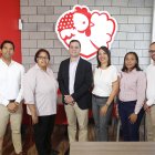 2. Silvio María, Susana Vanderhorst, Francisco Peña, Ercilia Bejaran,Narcisa Pamiagoa y Carlos Romero dentro de Restaurante