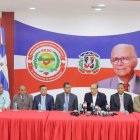 (foto) El ingeniero Quique Antún habla en la rueda de prensa