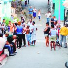 Alto Voltaje, produce un deceso y varios herido en la calle 6 del sector las cañita, en la madrugada del lunes. Moradores señalaron que el mismo quemo varios electrodomesticos y bombillas. 24-06-19 Foto: Jose Adames