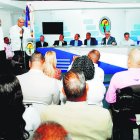 El presidente del Partido Revolucionario Dominicano Miguel Vargas juramentó este jueves a decenas de dirigentes procedentes de La Romana, Azua, Nigua y La Cuaba, en un acto celebrado en su Casa Nacional.  Hoy/Fuente Externa 22/8/19