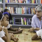 Danilo Diazgranados con las niñas de Fundación Mir
