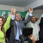 El presidente de la Fuerza del Pueblo (FP),Leonel Fernández, presentó este jueves a Francisco Luciano en la candidaturapor la Alcaldía de Santo Domingo Oeste, respaldada por una coalición de seispartidos, resaltando que por las cualidades del candidato que presentó, elcrecimiento y potencial de este municipio estará en buenas manos.  Hoy/Fuente Externa 5/12/19