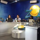 José Vicente Chuan junto al equipo del programa El Sol de los Sábados 