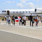 Llegada de médicos dominicanos desde Cuba.