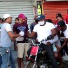 Uno de los heridos es llevado a un hospital. Fuente externa. 