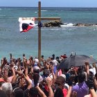 Momento cuando El Peregrino enterró la cruz 