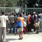 Algunos haitianos intentan cruzar la frontera en Dajabón. Foto de archivo. 14/01/10 Hoy Wilson Aracena.