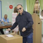 (foto #1) Quique Antún cuando ejercía su derecho al voto