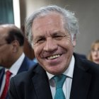 Luis Almagro ganó este viernes las elecciones, en las que se enfrentaba a la excanciller ecuatoriana María Fernanda Espinosa, y seguirá al frente de la OEA durante cinco años más. Almagro recibió el apoyo de 23 de los 34 miembros activos de la OEA (Cuba es parte del ente, pero no participa desde 1962), mientras que 10 países respaldaron a Espinosa. EFE/Orlando Barría ARCHIVO