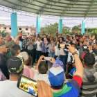 Jesús Vásquez (Chú) al momento de juramentar a los dirigentes del PLD de San Francisco de Macorís  que pasaron al PRM