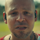 René llorando