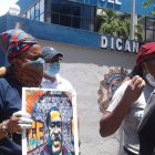 Ana María Belique denuncia Policía protegió a grupo impidió protesta contra racismo