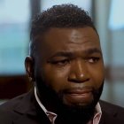 Entre lágrimas,el expelotero David Ortíz salió al frente hoy y desmintió que tuviera el objetivo de desalojar a uno de sus hijos de una propiedad suya.