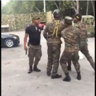 Militares pelean